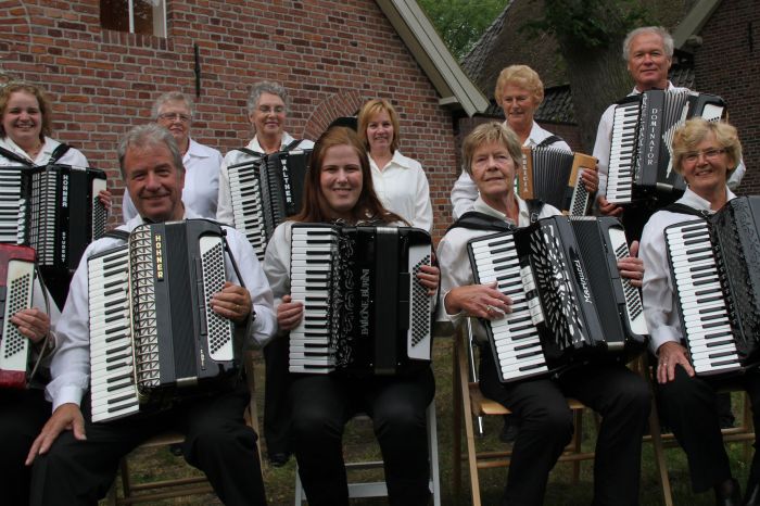 rao_groepje_accordeons_hermanlinks.jpg