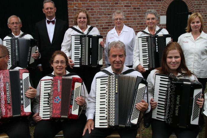 rao_groepje_accordeons_rialinks.jpg