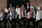 rao_groepje_accordeons_marianlinks_hermanrechts.jpg